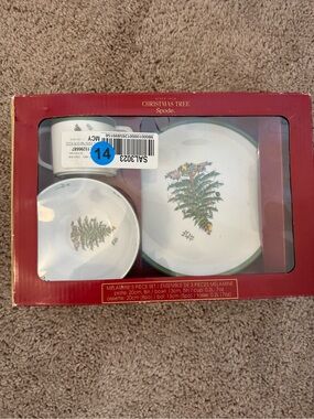 Spode Christmas Tree Melamine Dinnerware Set - White and Green